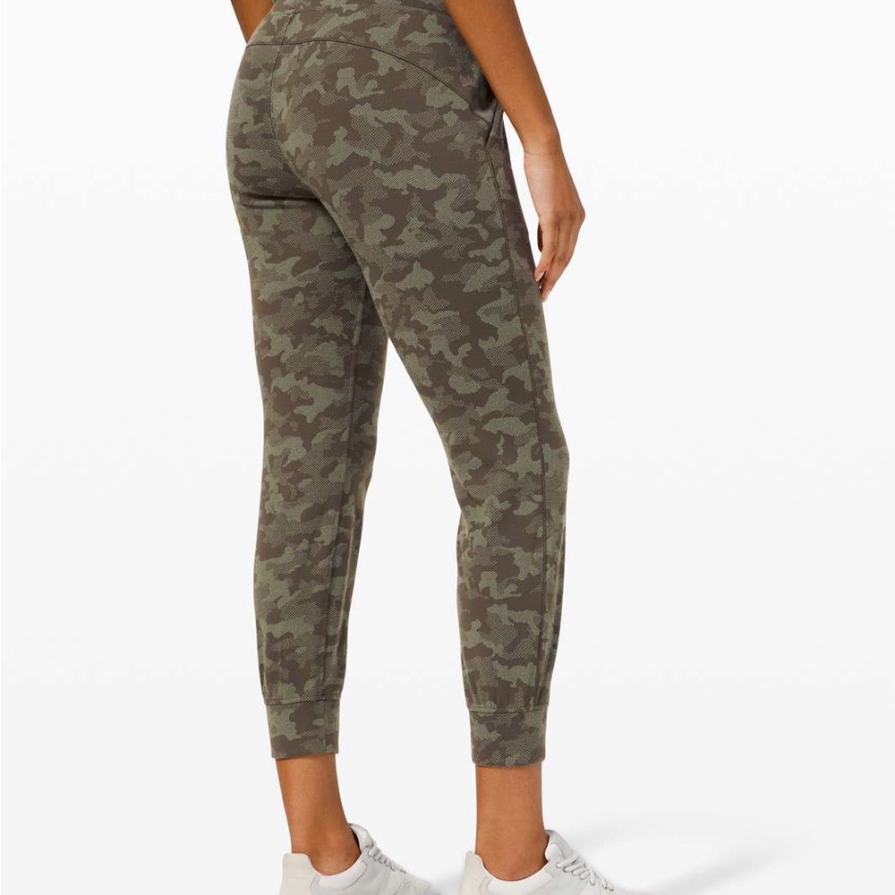 Camo High-Rise ready to rulu Jogger Pants - Olive Camo